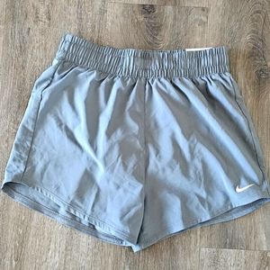 GIRLS NIKE SHORTS LOOSE FIT SIZE M